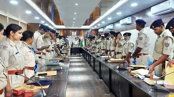 ग्रामीण SP ने इन 21 पुलिसकर्मियों को दिए प्रशस्ति पत्र, कहा- शांति व्यवस्था बनाएं रखें 1 Rural SP gave citation to these 21 policemen said maintain peace