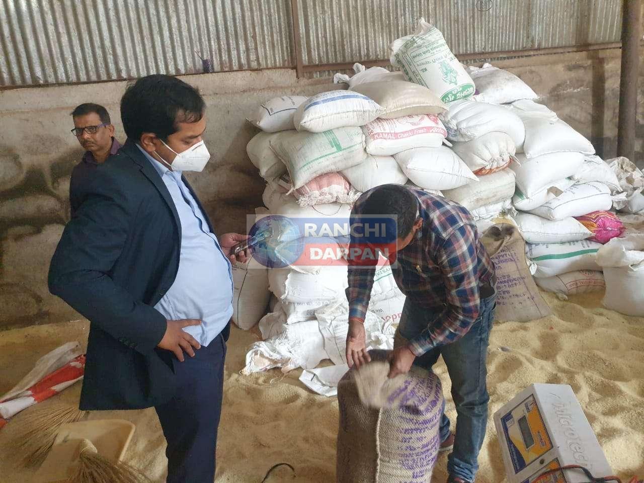 एसडीओ ने श्रेया राइस मिल को किया सील, औचक निरीक्षण में कई अनियमितताएं पकड़ी गईं