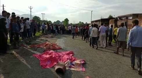 Coal laden truck tramples bike riders 5 killed Bhurkunda Ramgarh main road jammed questions raised on working style of police administration 3