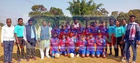 बिरसा स्पोर्ट्स क्लब के तत्वाधान में फुटबॉल मैच का किया गया आयोजन