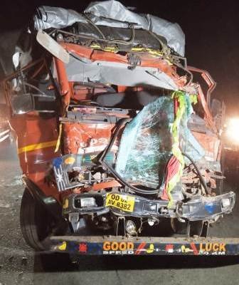 3 killed 30 injured 6 in critical condition in a fierce bus truck collision on Ranchi Ring Road 1