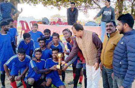 Two day block level sports competition of Nehru Yuva Kendra Ranchi ends FC Banglatola team becomes champion