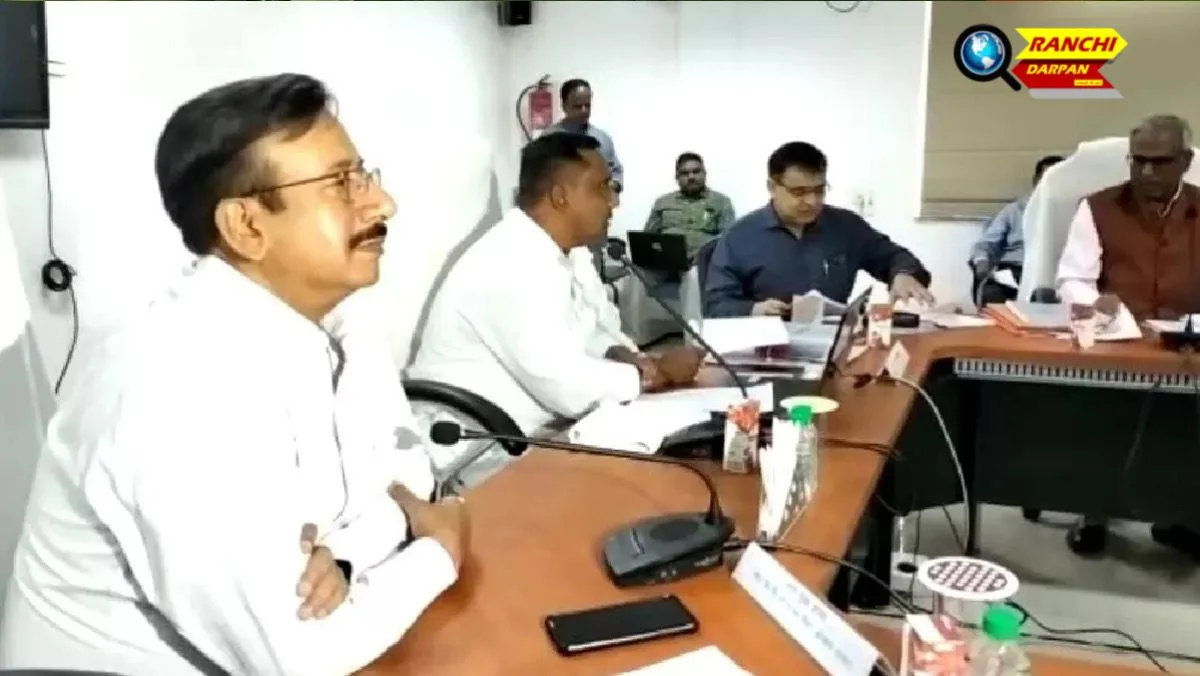 Ranchi: सांसद के बिना शुरू हुई रिम्स शासी परिषद की बैठक, पिछली बार मेडिकल कॉलेज की व्यवस्था पर उठाए थे सवाल 1 WhatsApp Image 2023 03 26 at 10.43.50 PM