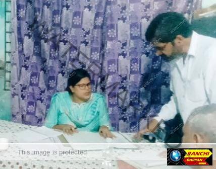 इरबा अब्दुल कयूम अंसारी उर्दू मिडिल स्कूल में 6 शिक्षकों की बहाली में गड़बड़ी मामले की जांच करने पहुंची एसडीओ 1 अब्दुल कयूम अंसारी उर्दू मिडिल स्कूल 1