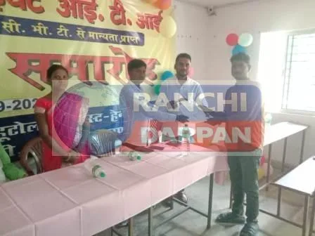 ओरमांझी के नक्सल प्रभावित ग्रामीण क्षेत्र में खोले गए एमजेड आईटीआई केन्द्र का बेहतर असर 2 Better effect of MZ ITI center opened in Naxal affected rural area of Ormanjhi 11