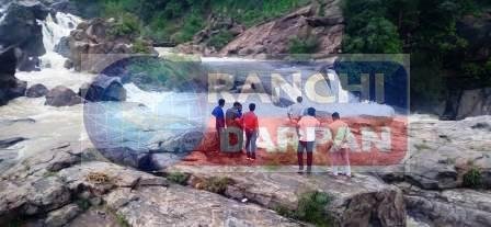 हुंडरू फाल में राजगीर नालंदा के शुभम का शव ढूंढने में एनडीआरएफ की टीम विफल 1 NDRF team failed to find the body of Shubham of Nalanda in Hundru Falls.1