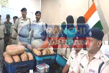 रांची पुलिस ने खादगढ़ा बस स्टैंड से 2 महिला समेत 4 गांजा तस्कर को दबोचा