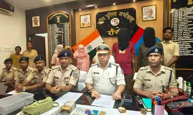 Bariatu police station arrested 4 women and 2 men of Bhabhi gang