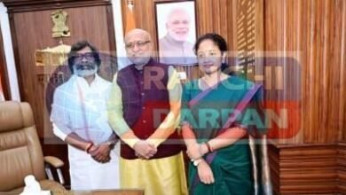 CM Hemant Soren presented a bouquet to Governor CP Radhakrishnan 3