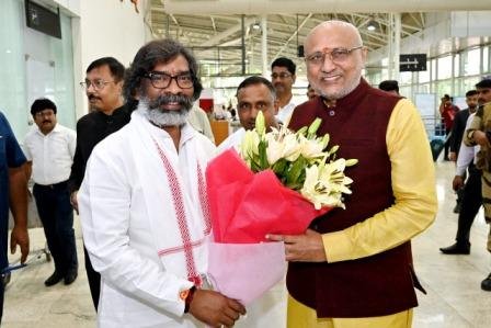 Governor CP Radhakrishnan departs from Jharkhand CM Hemant Soren bids farewell 3