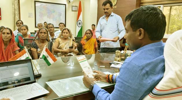 Ranchi DC Janta Darbar: त्वरित समाधान से पीड़ितों के चेहरों पर दिखा मुस्कान 1 Ranchi DC Janta Darbar Quick solution brings smiles on victims' faces