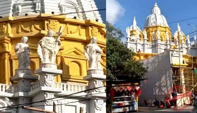 दुर्गा पूजा पंडाल को चर्च का रूप सद्भाव की मिसाल या धार्मिक भावनाओं का मजाक? 1 Durga Puja pandal disguised as a church An example of harmony or a mockery of religious sentiments 2