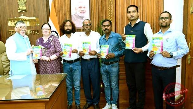 महामहिम ने डॉ. कुमारी शशि की खोरठा ‘दुखिया’ का किया विमोचन 1 His Excellency released Dr. Kumari Shashis Khortha Dukhia