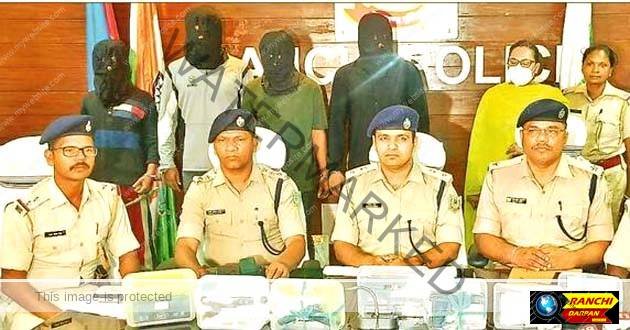 रांची पुलिस का बड़ा खुलासाः पाकिस्तान से ड्रोन के जरिये आ रहे हथियार, कुख्यात गैंगस्टर की पत्नी समेत 5 गिरफ्तार 1 Ranchi Police makes a major disclosure Weapons coming from Pakistan via drone 5 arrested including the wife of a notorious gangster