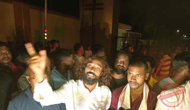 बीआईटी मेसरा में सुरक्षा गार्ड की मौत को लेकर दूसरे दिन भी कॉलेज गेट जाम जारी 1 The BIT Mesra college gate remains blocked for the second day over the death of a security guard