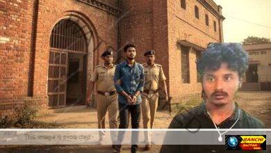 The youth who lured a minor girl into marriage and eloped with her reached Lal Kothi