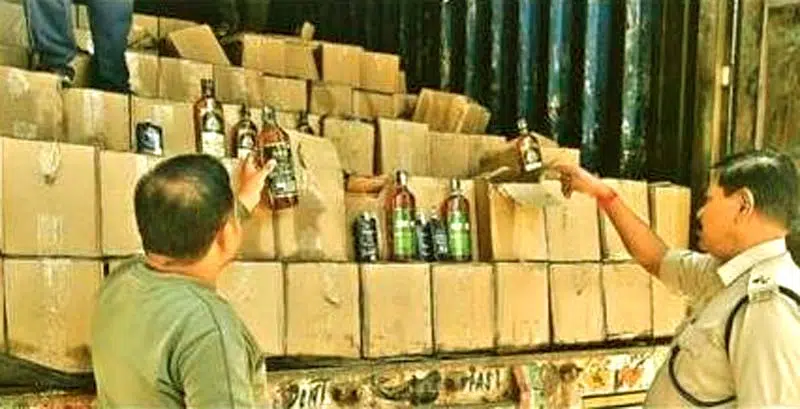 English liquor worth Rs 61 lakh seized from a container going from Haryana to Bihar in Namkum