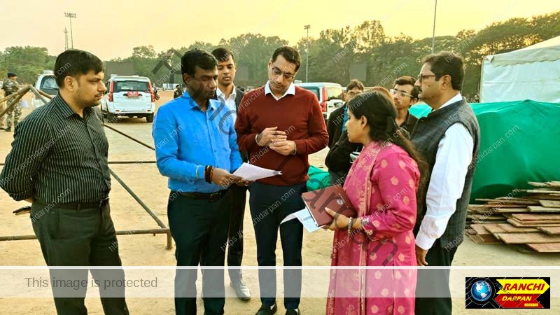 झारखंड स्थापना दिवस समारोहः रांची DC ने मोरहाबादी मैदान का निरीक्षण कर दिए कई अहम निर्देश 2 Jharkhand Foundation Day Celebrations Ranchi DC inspected Morabadi ground and issued several important instructions 1