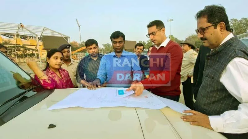झारखंड स्थापना दिवस समारोहः रांची DC ने मोरहाबादी मैदान का निरीक्षण कर दिए कई अहम निर्देश 1 Jharkhand Foundation Day Celebrations Ranchi DC inspected Morabadi ground and issued several important instructions 3