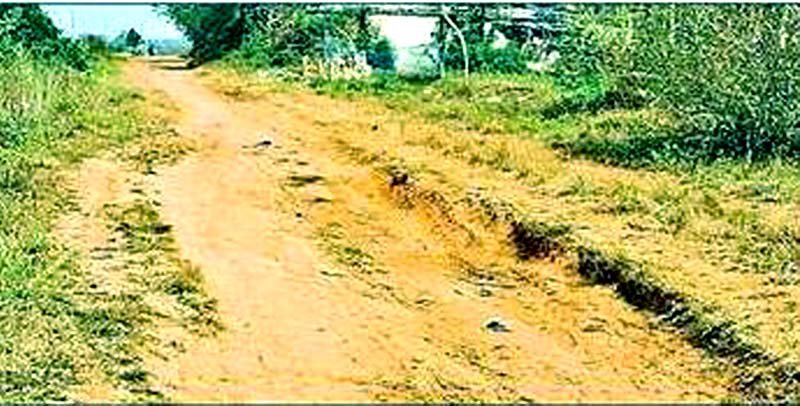 Road scam in Mander fake withdrawal made without soil gravel work