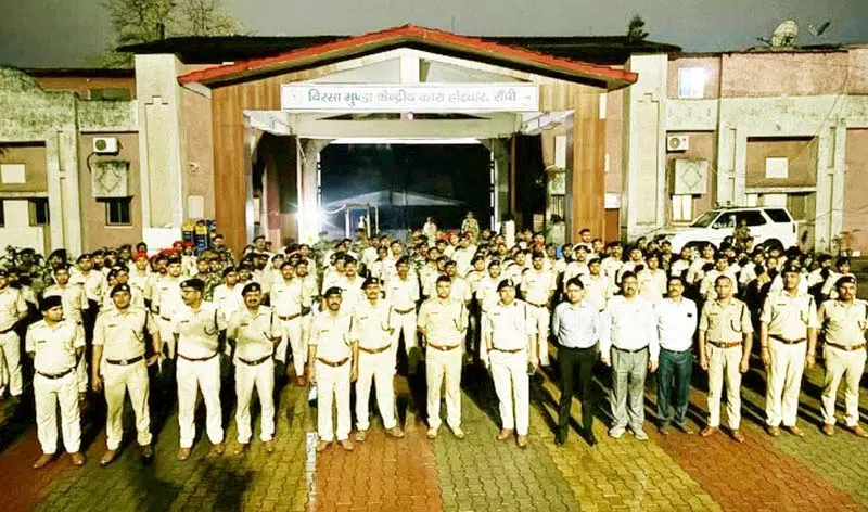 होटवार जेल का 'डांस फ्लोर' से 'डर का साया', 5 दिन में ही नए जेलर का ट्रांसफर 1 The shadow of fear from the dance floor of Hotwar Jail second jailer transferred in 5 days then the power of money won 2