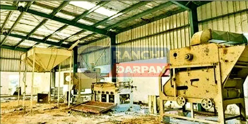 झारखंड की एकमात्र सीड प्रोसेसिंग यूनिट बना खंडहर, कल-पुर्जे हुए गायब 2 Jharkhand only seed processing unit has turned into a ruin and its parts have gone missing 2