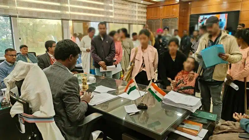 रांची DC जनता दरबार: सोशल मीडिया पोस्टिंग पारदर्शिता या गोपनीयता का जोखिम? 8 Ranchi DC public grievance redressal session Social media posting transparency or a risk to privacy 2