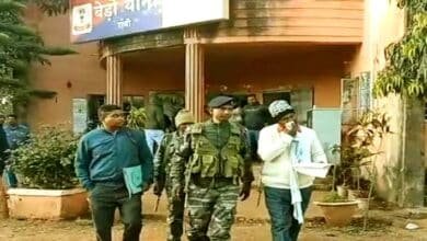 बेड़ो थाना में 10 हजार रुपए घूस लेते रंगे हाथ गिरफ्तार हुआ सब इंस्पेक्टर 7 A sub inspector was caught red handed accepting a bribe of 10000 rupees at Bero police station