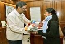 सीएम हेमन्त सोरेन का बड़ा ऐलान: 'द गोल मशीन अनुष्का' के गांव रुक्का में बनेगा खेल मैदान 31 CM Hemant Soren makes a big announcement A sports ground will be built in Rukka village the hometown of The Goal Machine Anushka