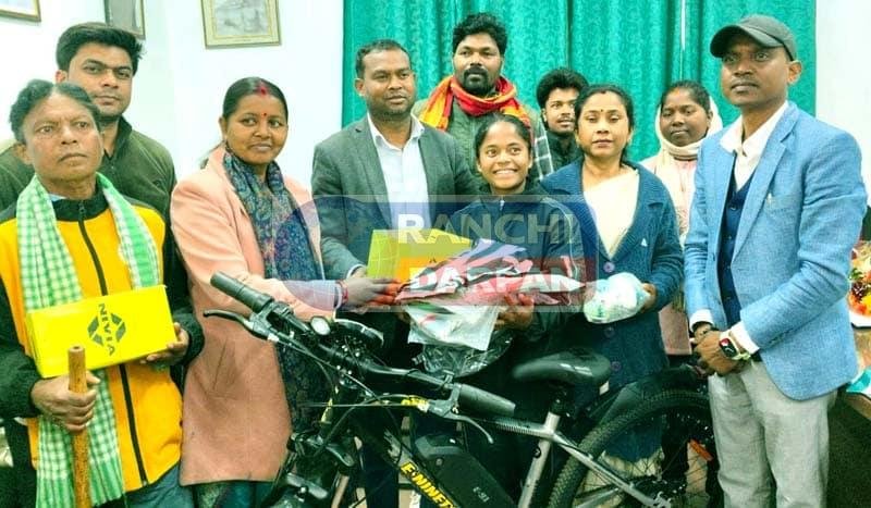 The CO called footballer Anushka to the Ormanjhi Zonal Office and inquired about her