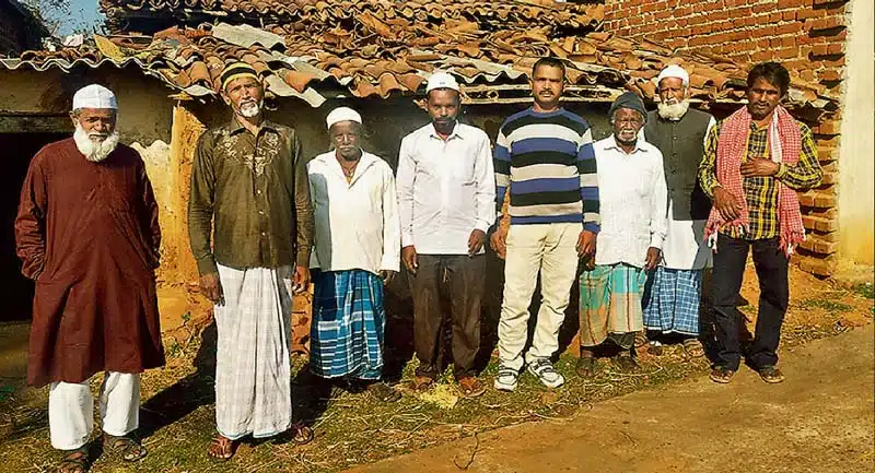 The descendants of martyrs Sheikh Bhikhari and Tikait Umrao Singh are still deprived of development today 1