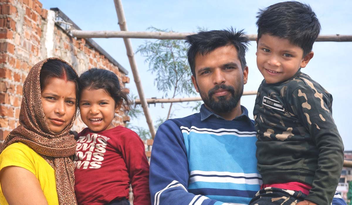 गरीब परिवार का छोटा कमरा जहां मानव तस्करी से बचे बच्चे रह रहे हैं