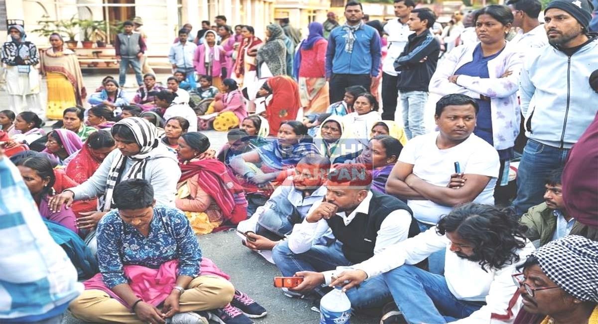 CIP कांके मेन गेट पर ग्रामीणों का जोरदार प्रदर्शन, मिला नौकरी-मुआवजा का आश्वासन