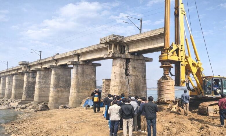 कोयल नदी पुल में दरार से ट्रेन परिचालन प्रभावित | रांची रेल अपडेट