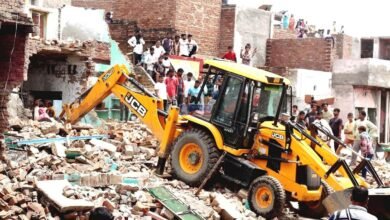 रांची मधुकम में बुलडोजर कार्रवाई के बाद टूटा हुआ मकान